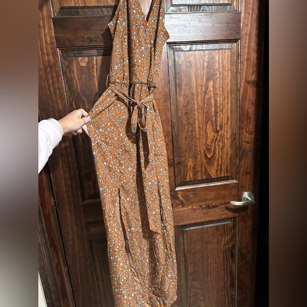 Women’s super flowy, floral dress, leg slit, L